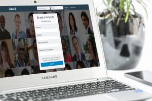 Infographic – Grow your Business on World’s Largest Professional Network